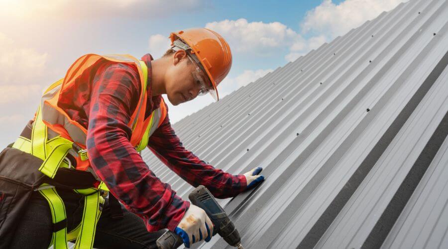 Professional gutter cleaning in Newtown, IN